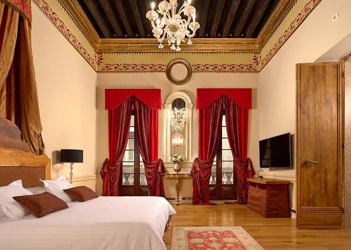 Apartmanhotel Palazo Dei Conti In Centre Old Town 4*