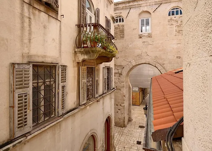 Palazo Dei Conti In Centre Old Town 4*