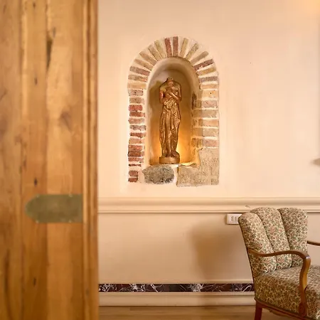 Apart Otel Palazo Dei Conti In Centre Old Town 4*