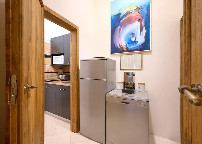 Aparthotel Palazo Dei Conti In Centre Old Town