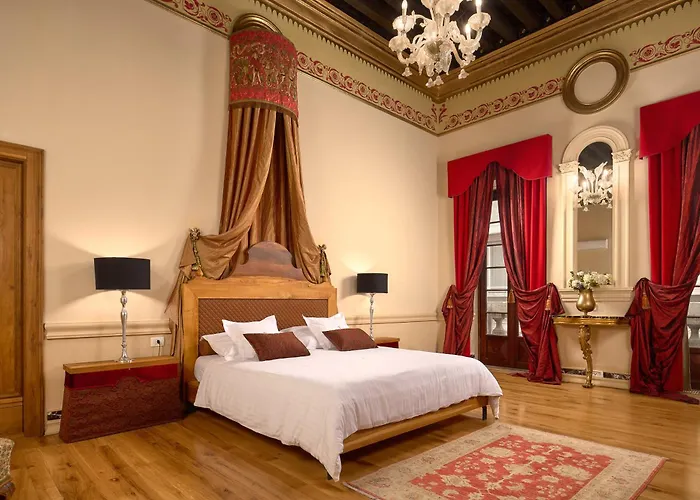 Palazo Dei Conti In Centre Old Town