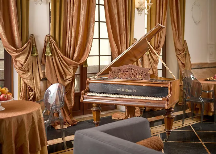 Palazo Dei Conti In Centre Old Town Aparthotel